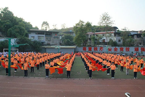 用爱点燃理想之花